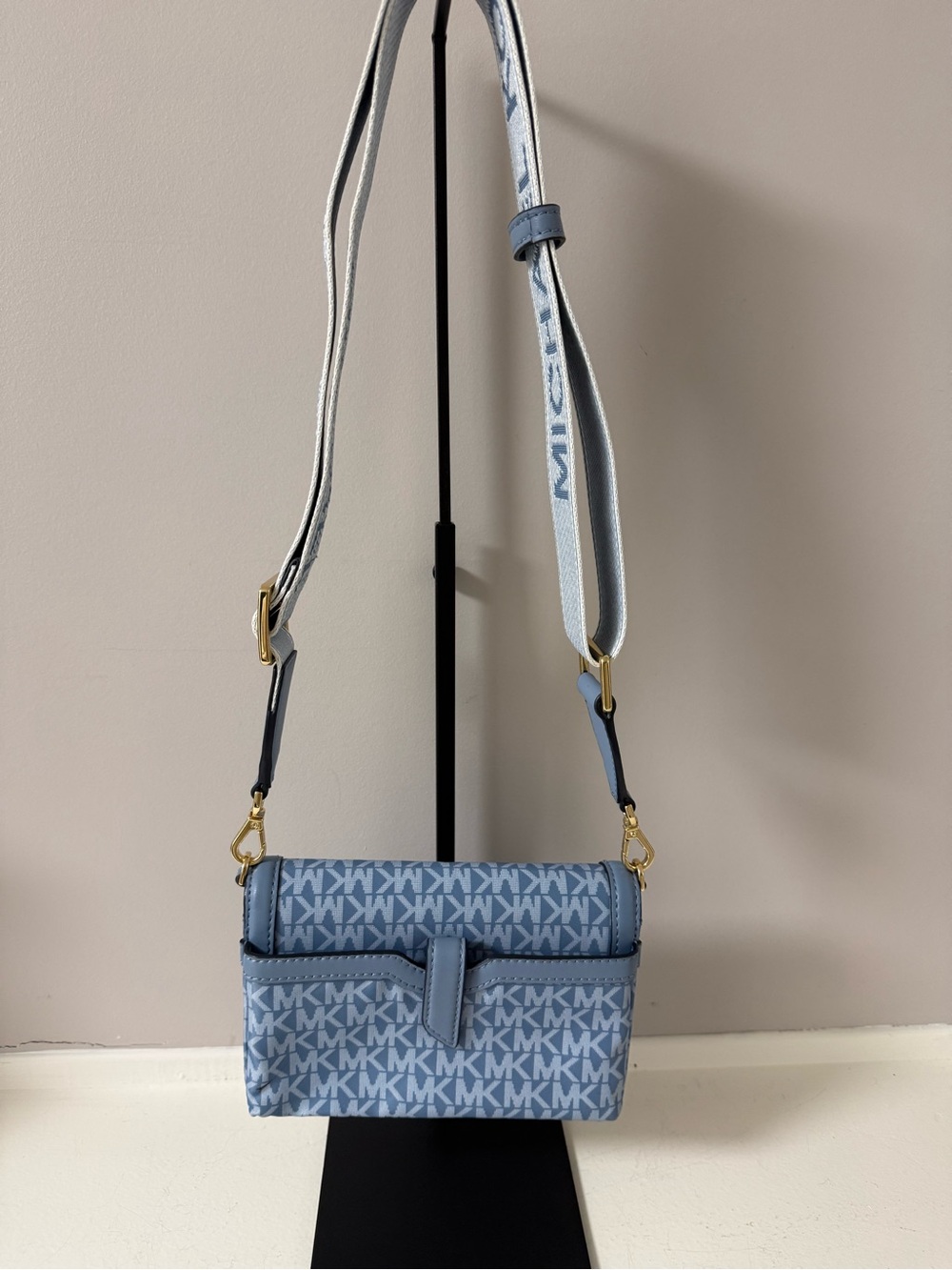 Michael Kors Phone Wallet, Light Blue MK Monogram Crossbody! NWT!! - Picture 2 of 8